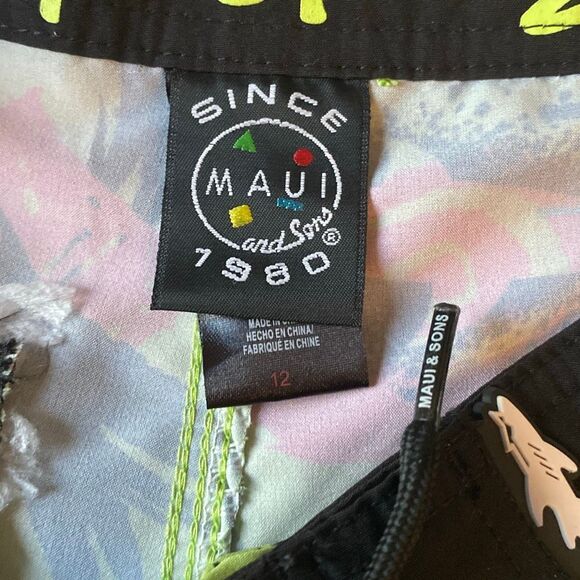 NWOT Maui & Sons Swim Trunks Youth 12 black shark board shorts - Picture 5 of 9